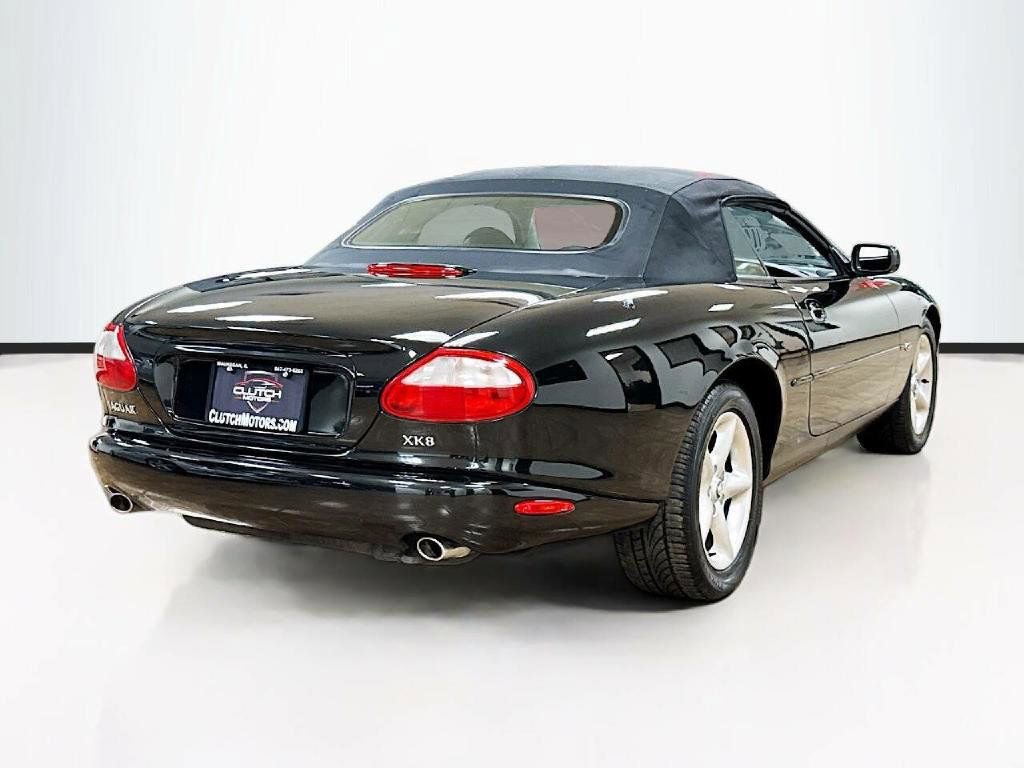 Used 2000 Jaguar XK8 Convertible image 11