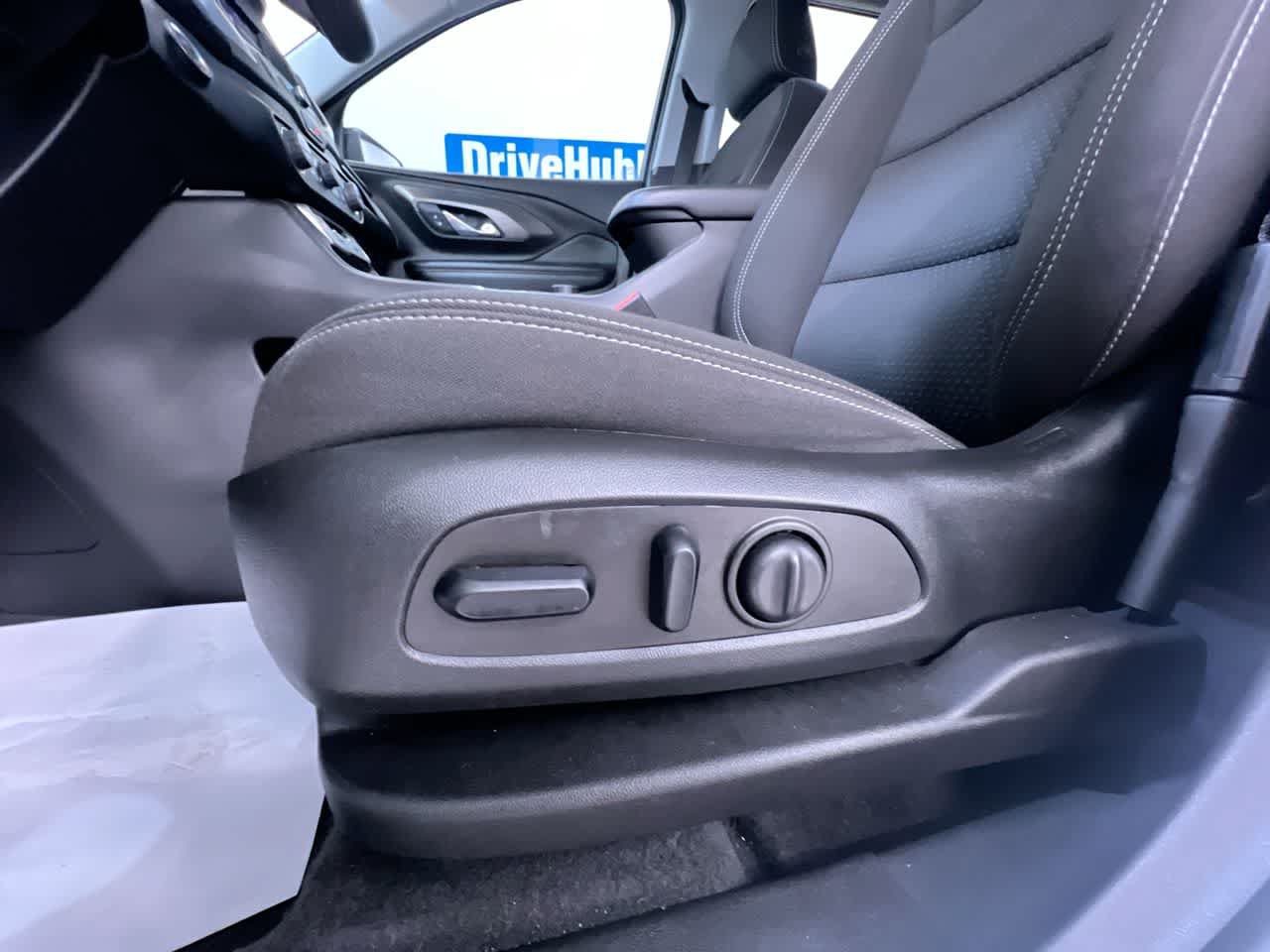 Used 2024 GMC Terrain SLE w/ Driver Convenience Package FWD image 13
