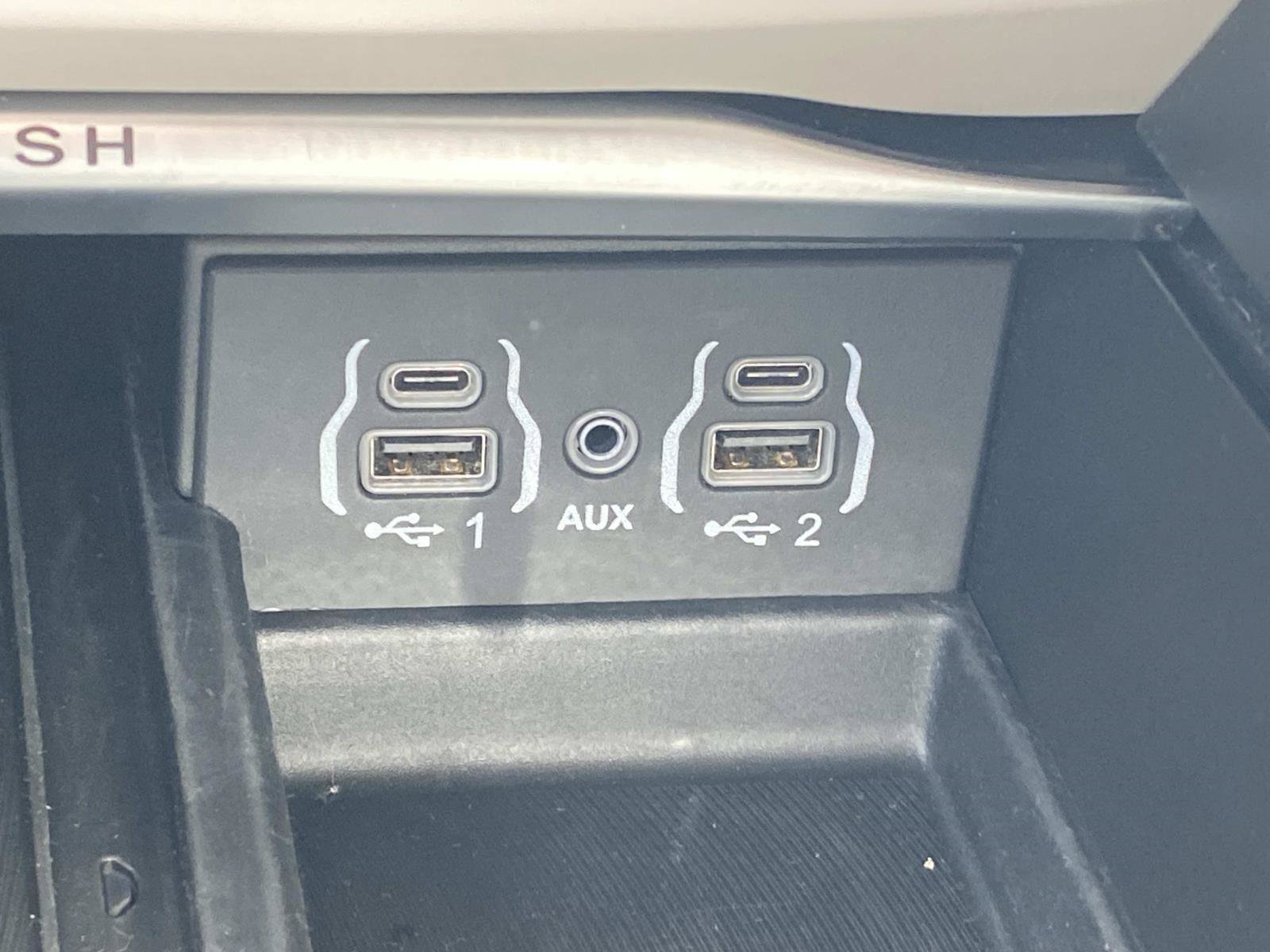 Used 2024 Chrysler Pacifica Limited FWD image 42