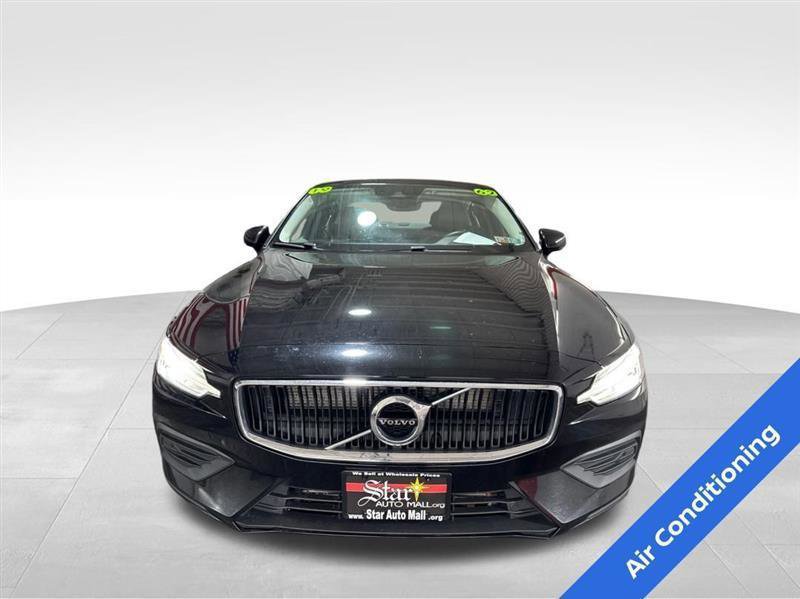 Used 2019 Volvo S60 T6 Momentum w/ Premium Package image 2