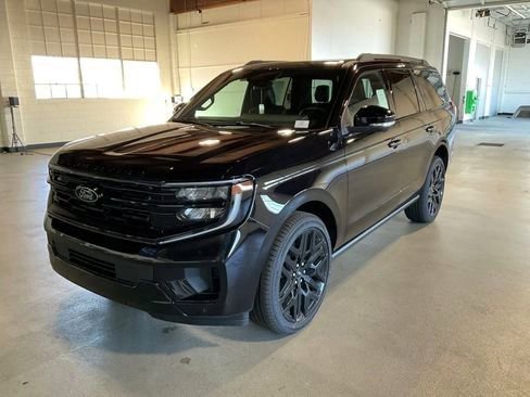 New 2026 Ford Expedition Platinum image 3