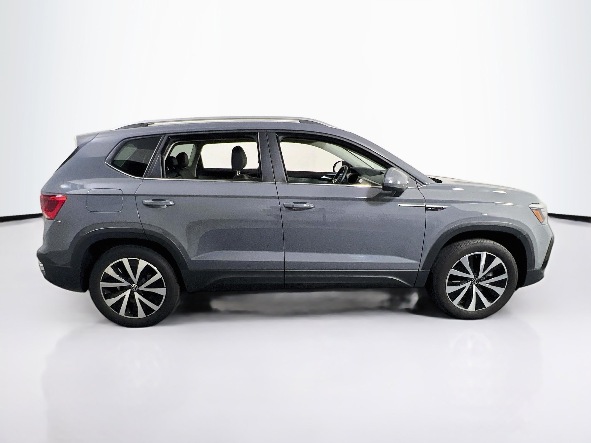 Used 2023 Volkswagen Taos SE AWD/4WD image 4