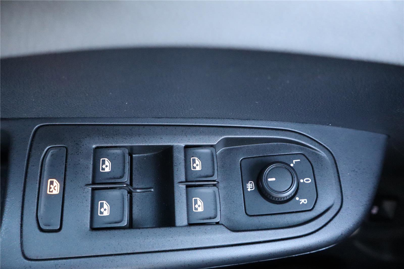 Certified 2023 Volkswagen Taos SE w/ Panoramic Sunroof Package image 13