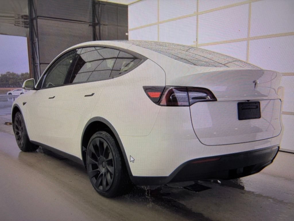 Used 2023 Tesla Model Y Long Range AWD/4WD image 3