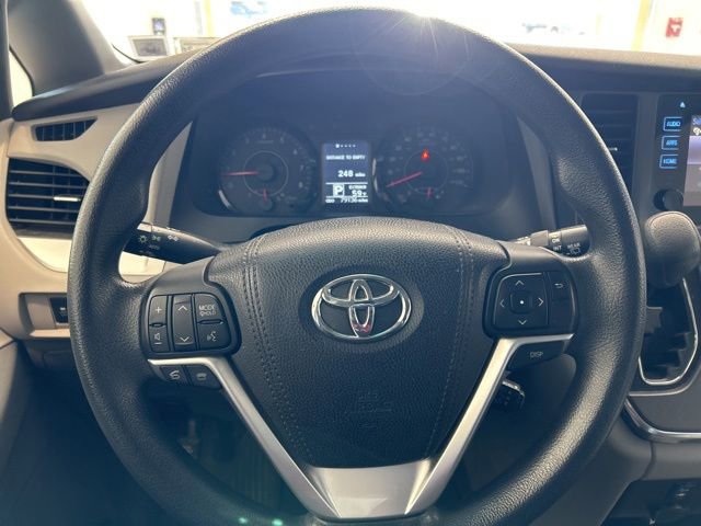 Used 2015 Toyota Sienna LE FWD image 11