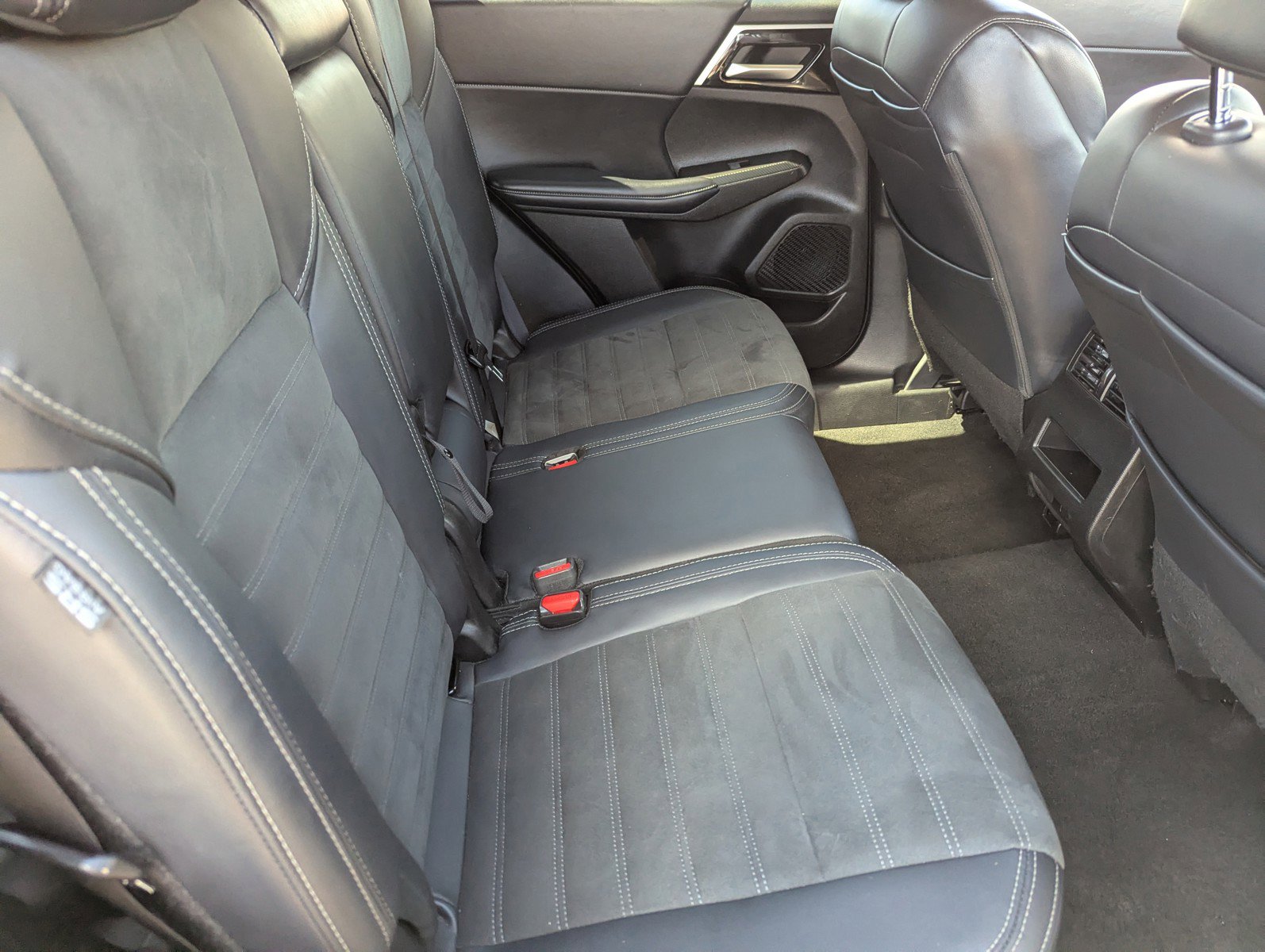 Used 2024 Mitsubishi Outlander SE AWD/4WD image 14