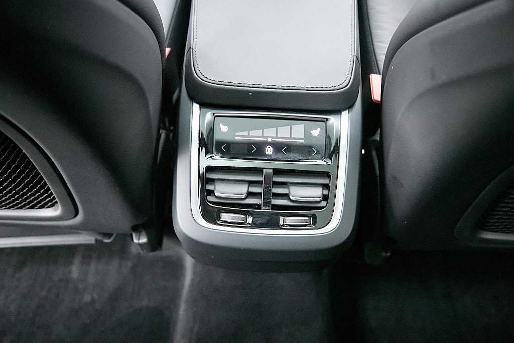 Certified 2024 Volvo XC90 B6 Plus w/ Protection Package image 26