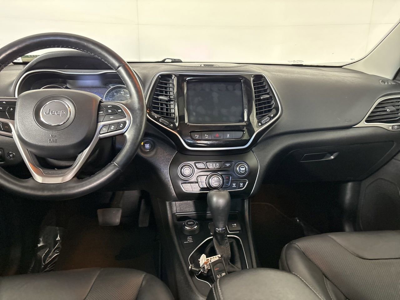 Used 2021 Jeep Cherokee Limited image 24