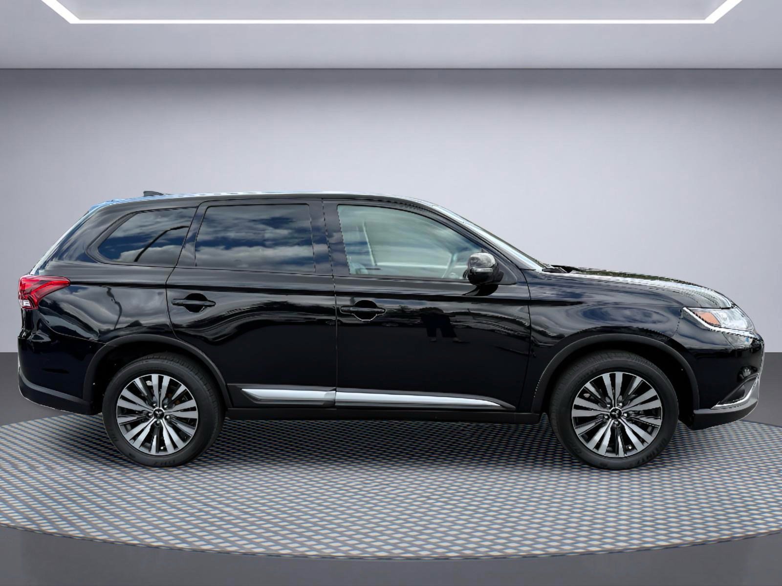 Used 2020 Mitsubishi Outlander SE AWD/4WD image 9