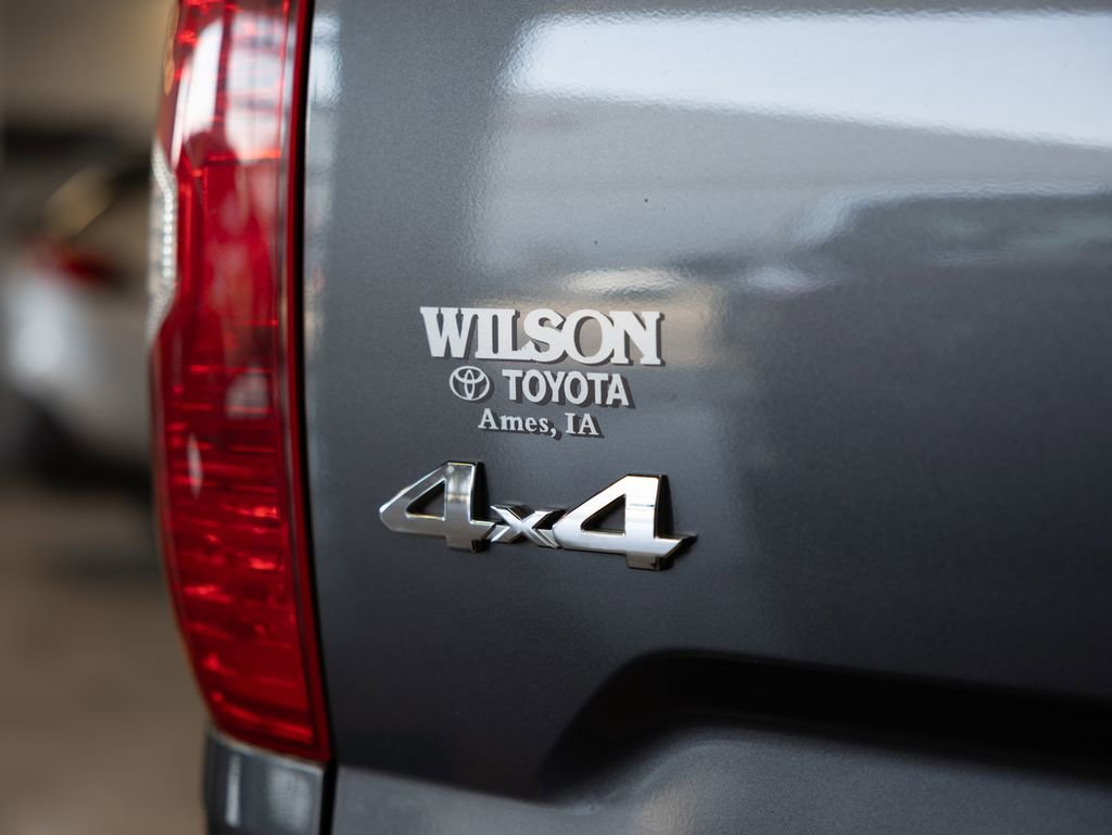 Used 2017 Toyota Tundra SR5 AWD/4WD image 11