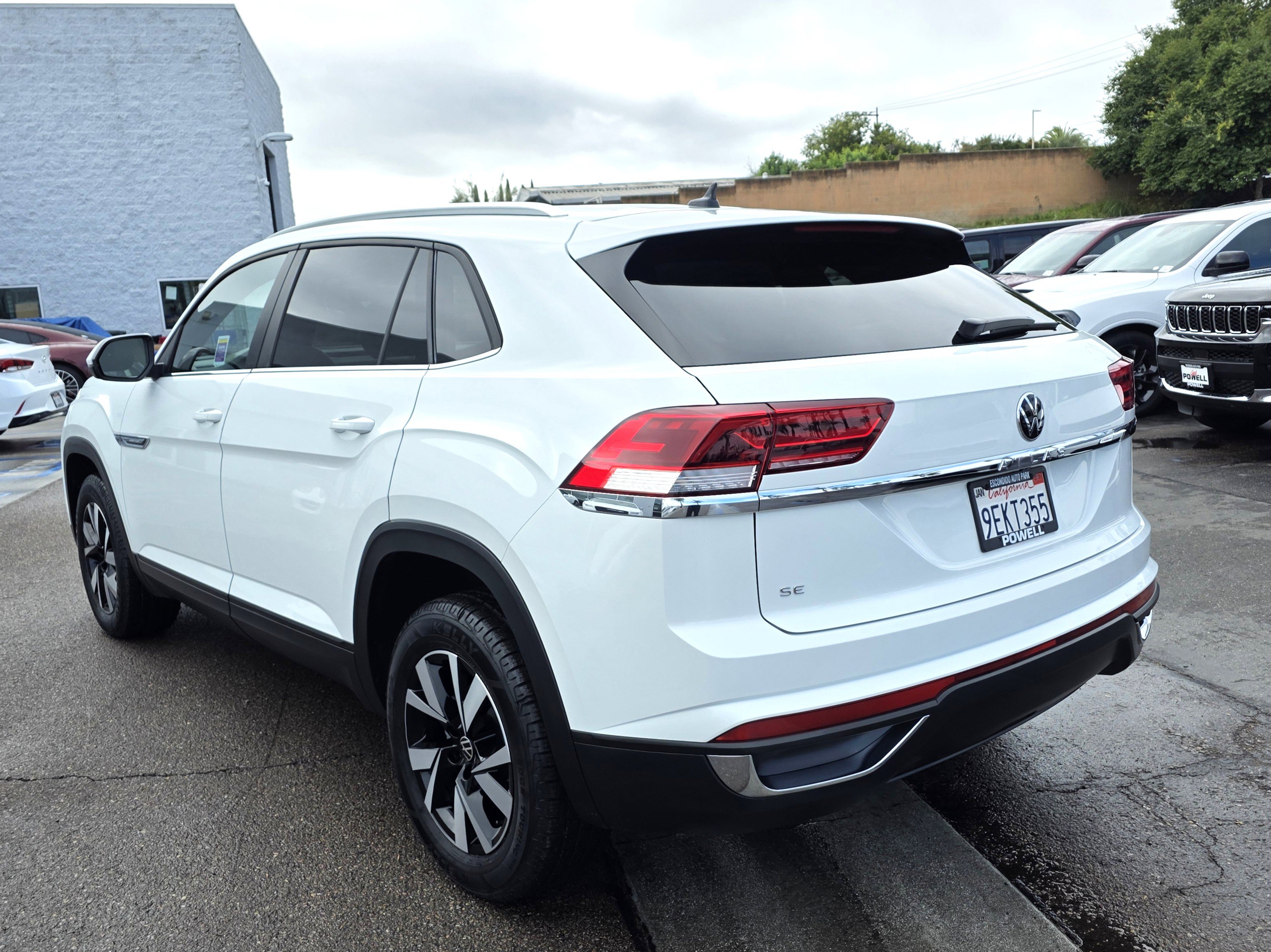 Used 2023 Volkswagen Atlas Cross Sport SE image 3