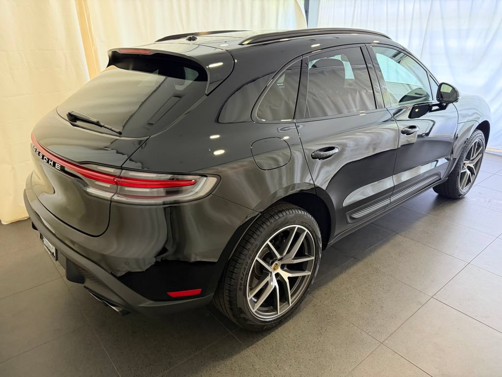 Certified 2026 Porsche Macan AWD/4WD image 9