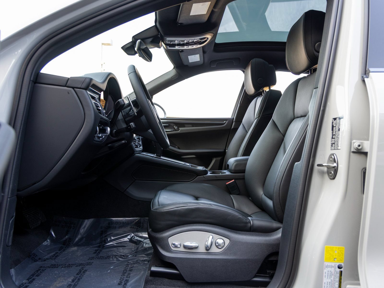 New 2026 Porsche Macan AWD/4WD image 25