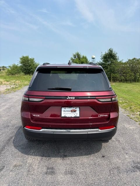 Used 2025 Jeep Grand Cherokee Limited AWD/4WD image 4