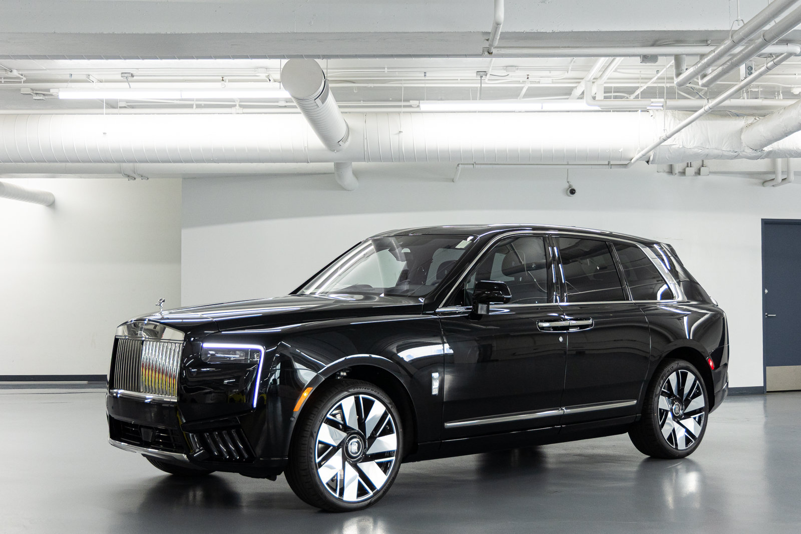 New 2027 Rolls-Royce Cullinan AWD/4WD image 1