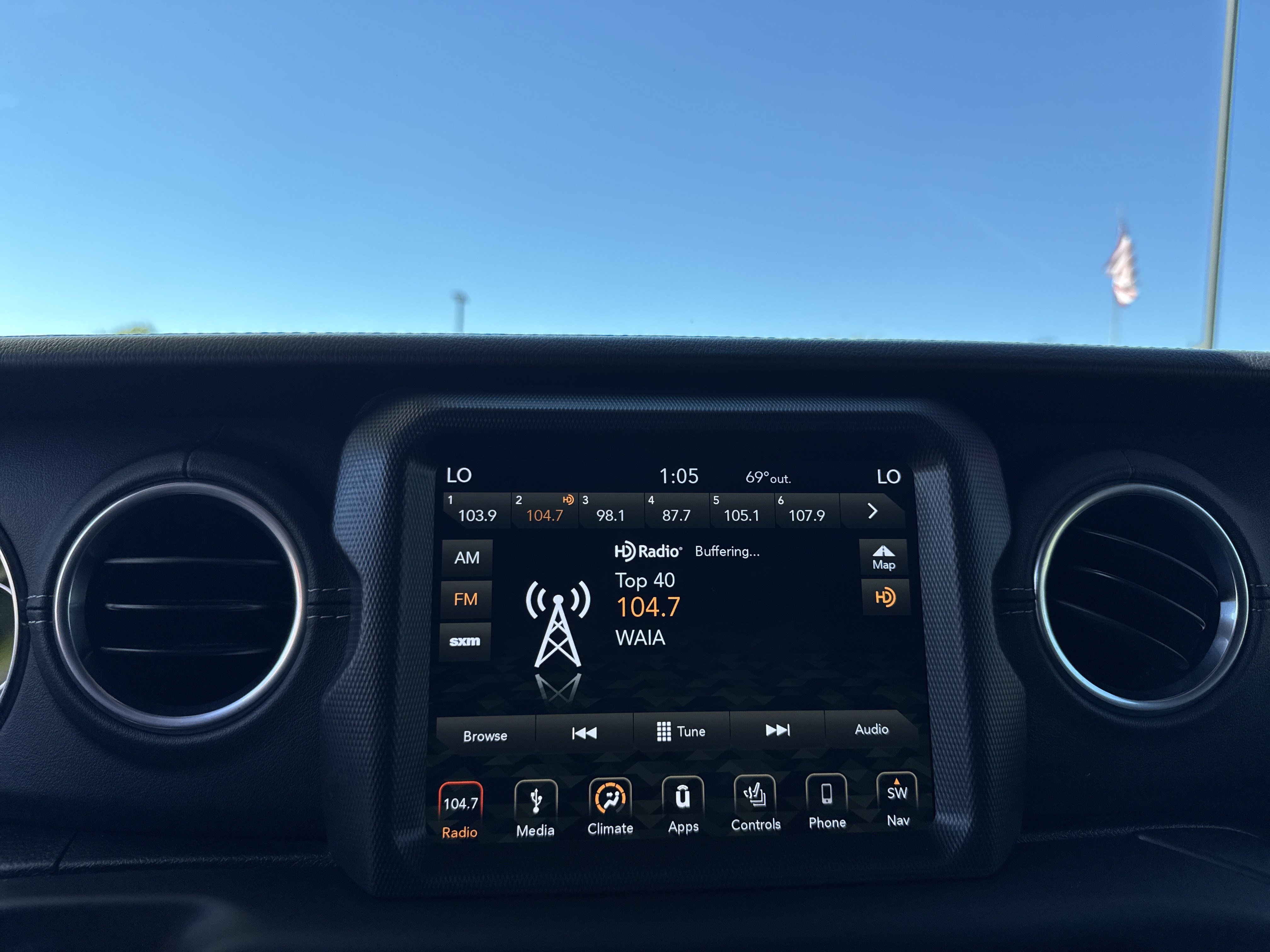 Used 2018 Jeep Wrangler Unlimited Sahara AWD/4WD image 23
