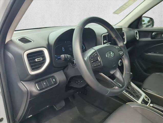Used 2023 Hyundai Venue Limited FWD image 15