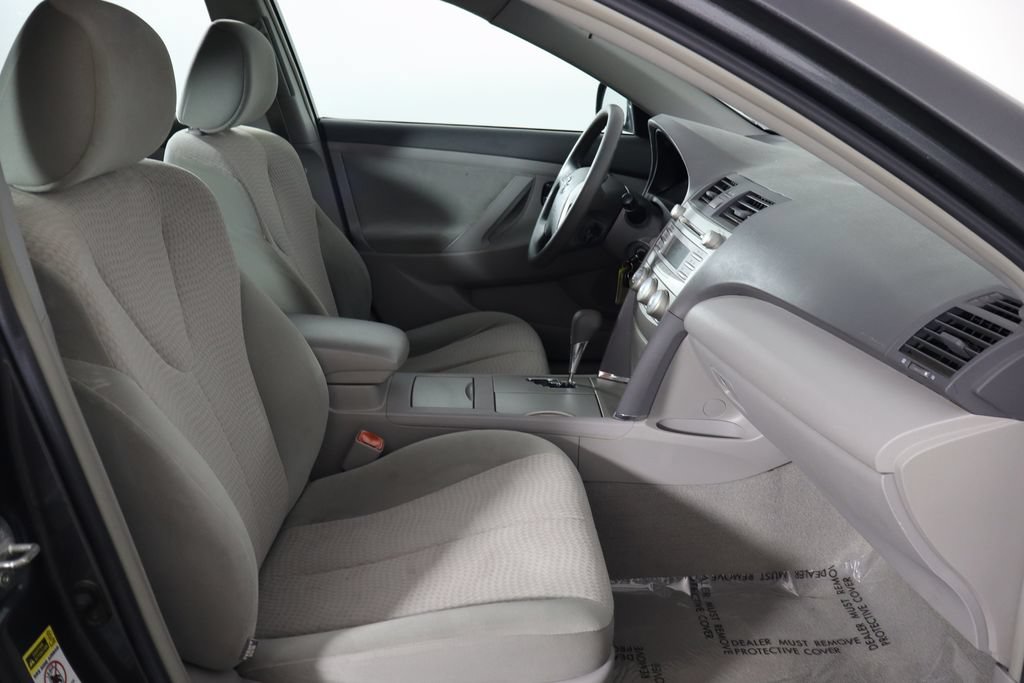 Used 2011 Toyota Camry LE FWD image 16