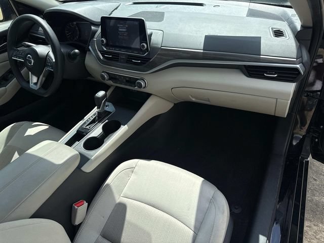 Used 2025 Nissan Altima 2.5 SV FWD image 18