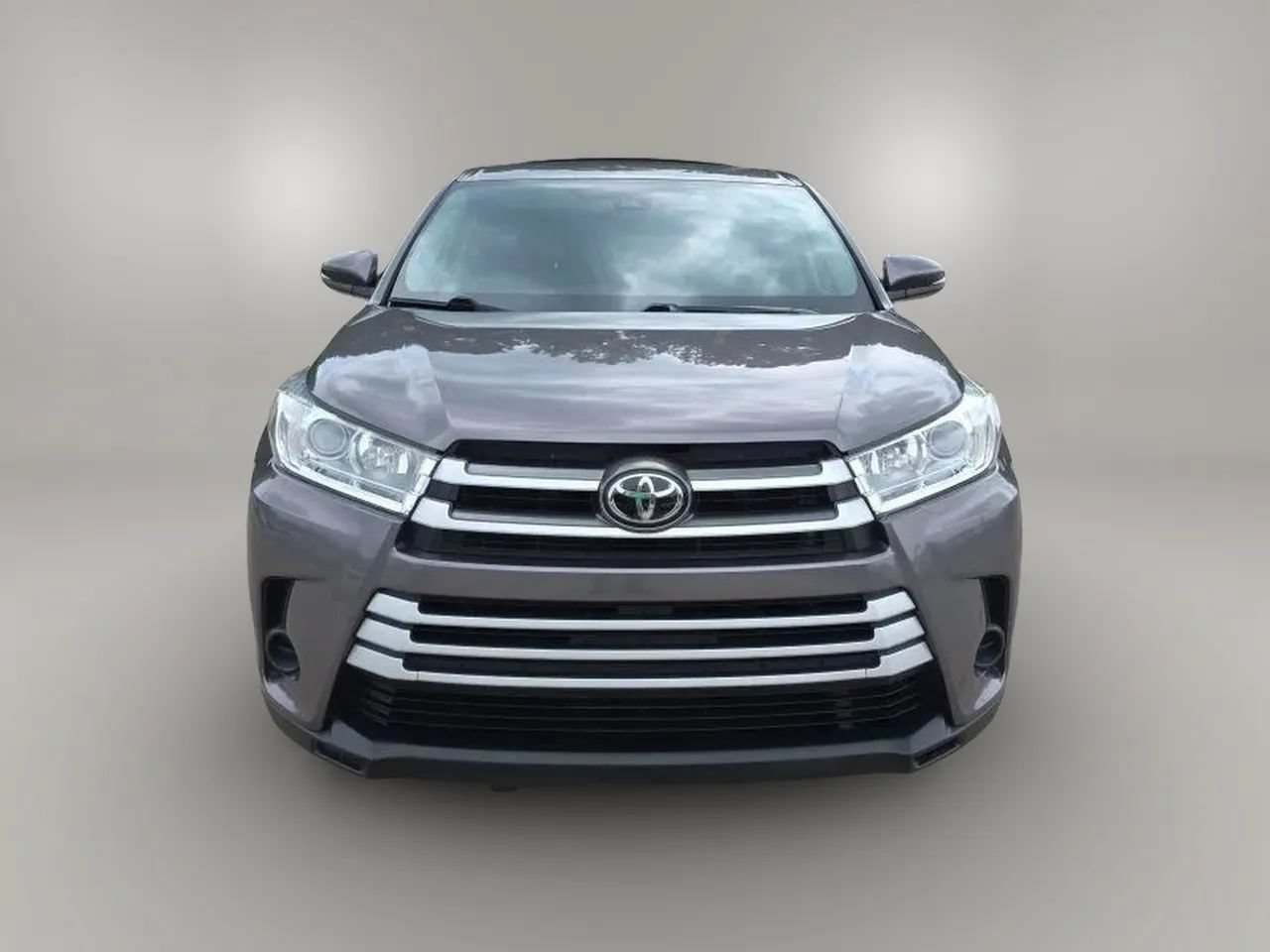 Used 2019 Toyota Highlander LE AWD/4WD image 4