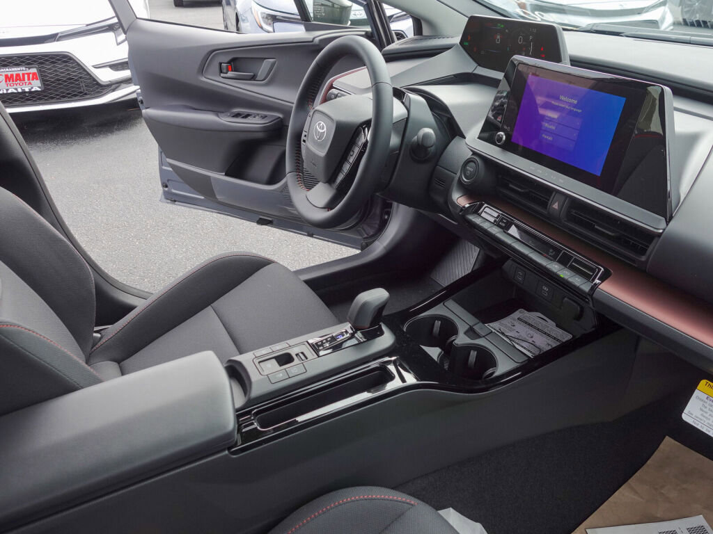 New 2026 Toyota Prius Plug-In Hybrid FWD image 13