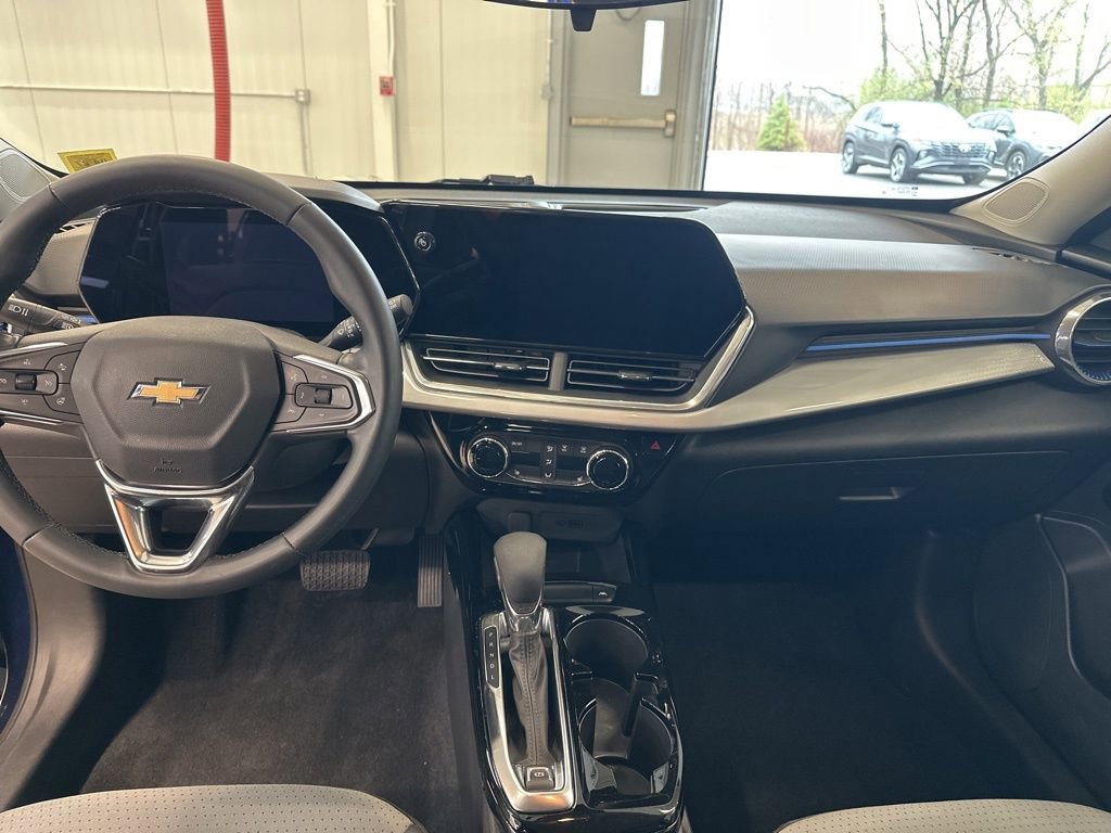 Used 2024 Chevrolet Trax LT w/ Driver Confidence Package FWD image 6