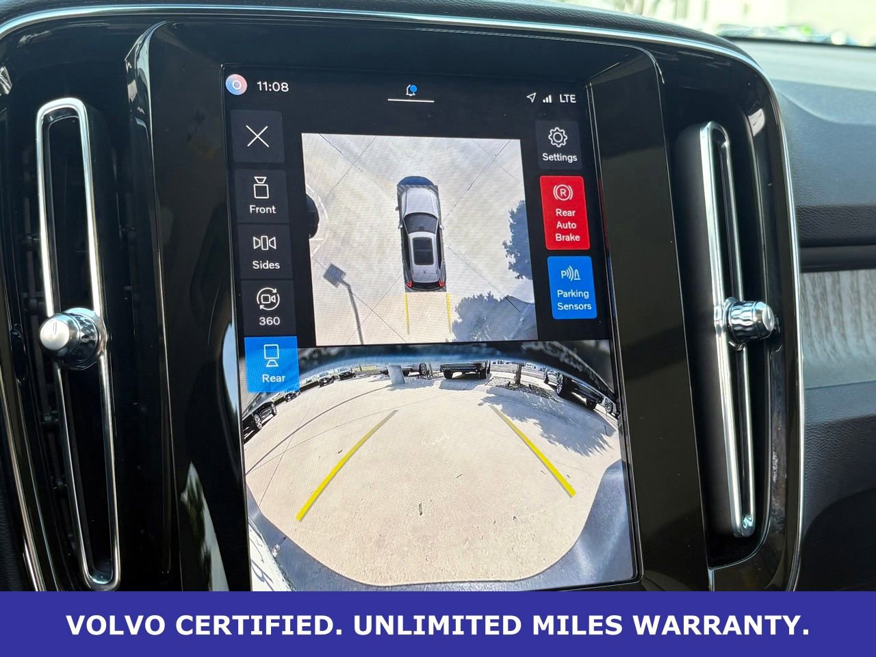 Certified 2025 Volvo XC40 B5 Plus AWD/4WD image 24