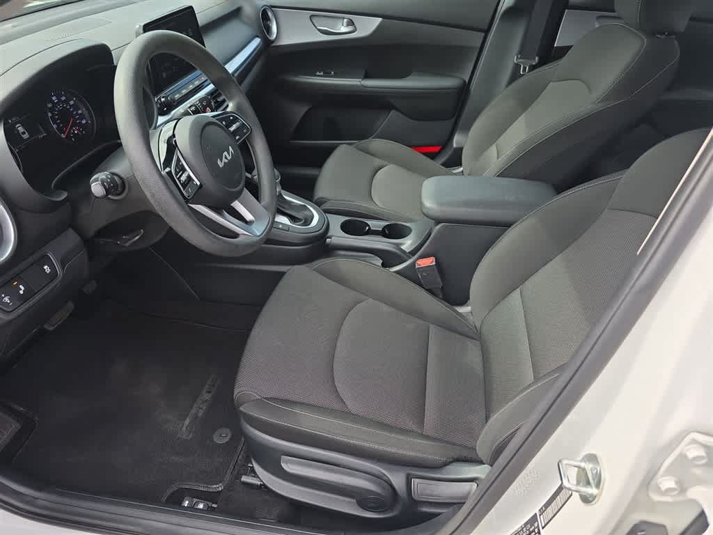 Used 2024 Kia Forte LXS w/ LXS Technology Package FWD image 28