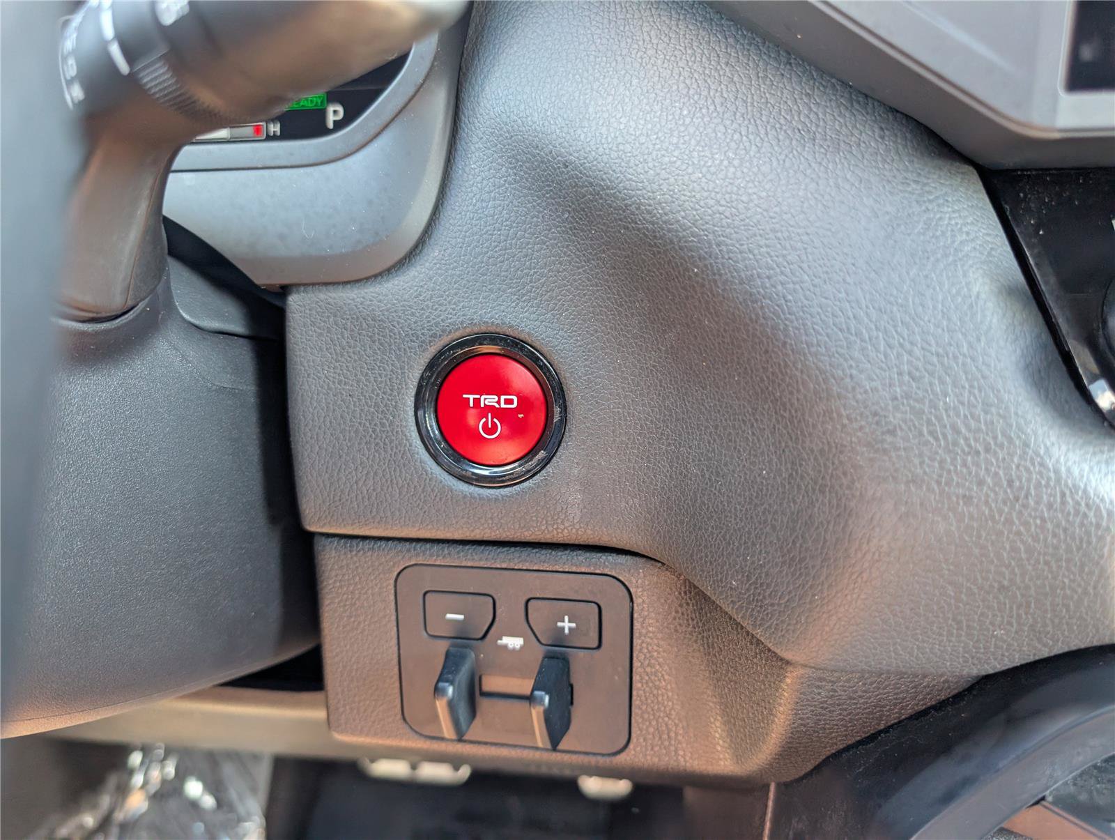 Used 2025 Toyota Sequoia TRD Pro AWD/4WD image 29