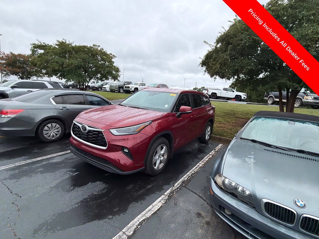 Used 2024 Toyota Highlander LE FWD image 10