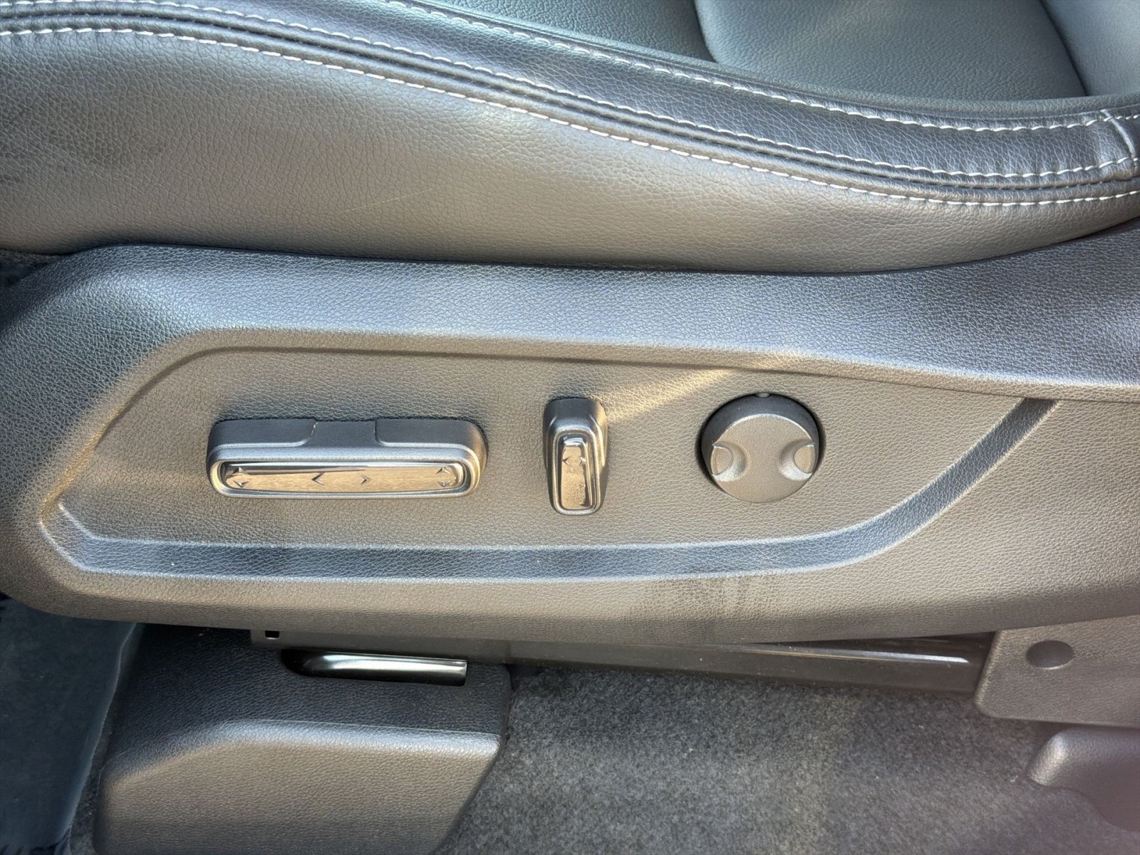 Used 2025 Honda Pilot EX-L image 14