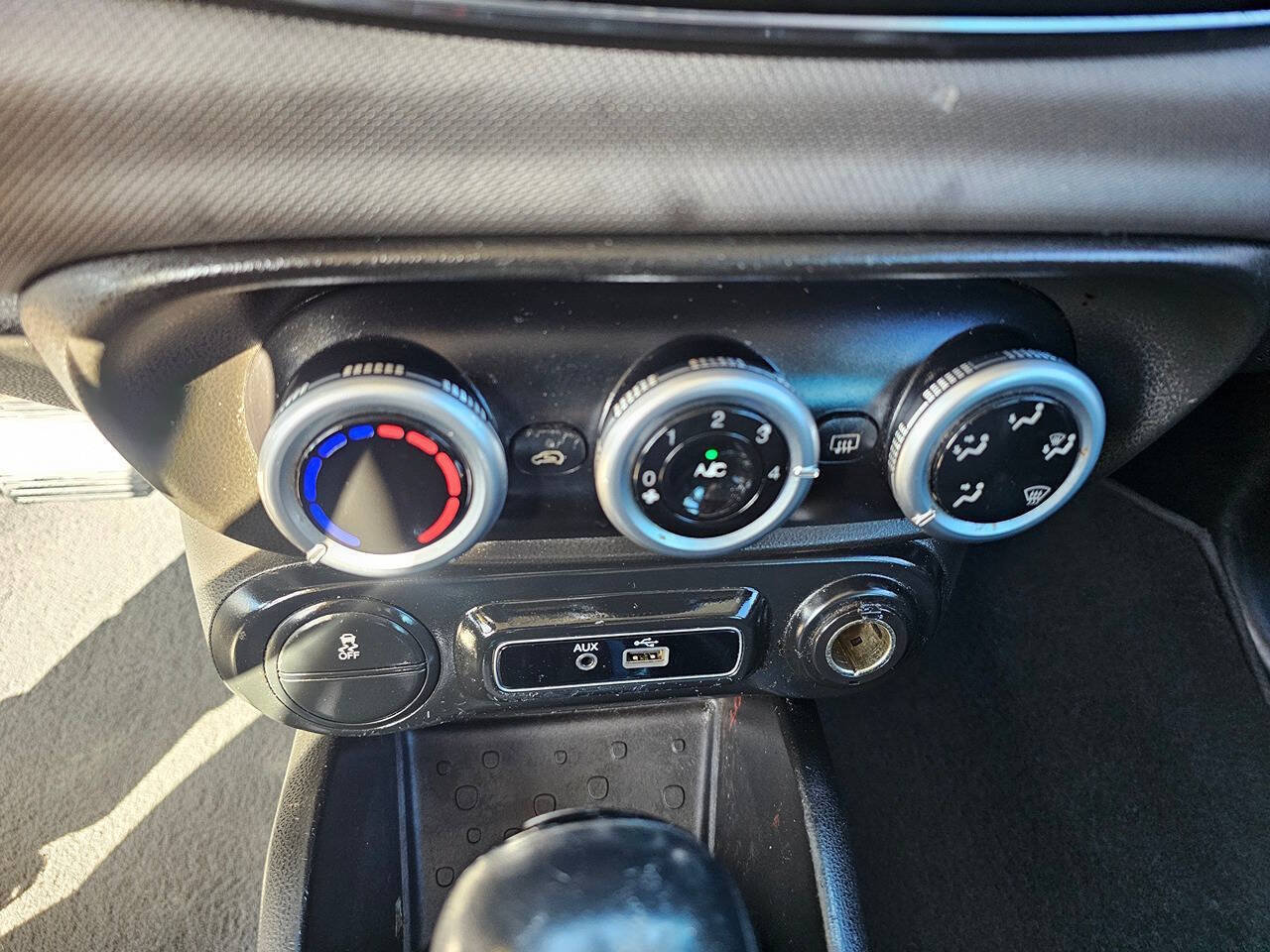 Used 2017 FIAT 500L Lounge w/ Premium Package FWD image 13