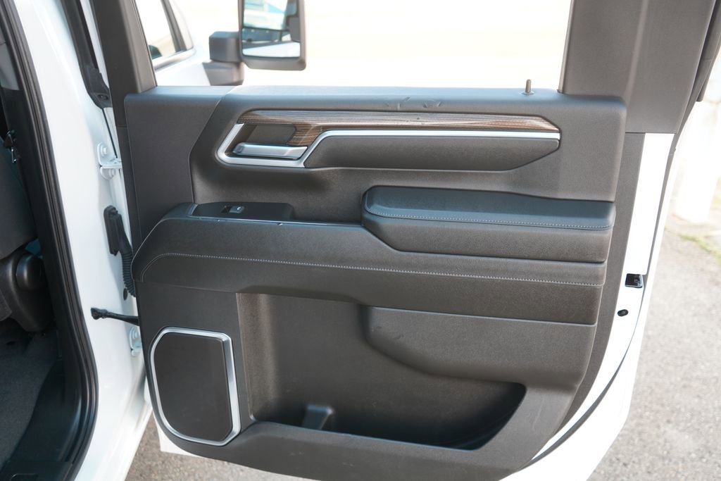 Used 2024 Chevrolet Silverado 2500 LT image 24