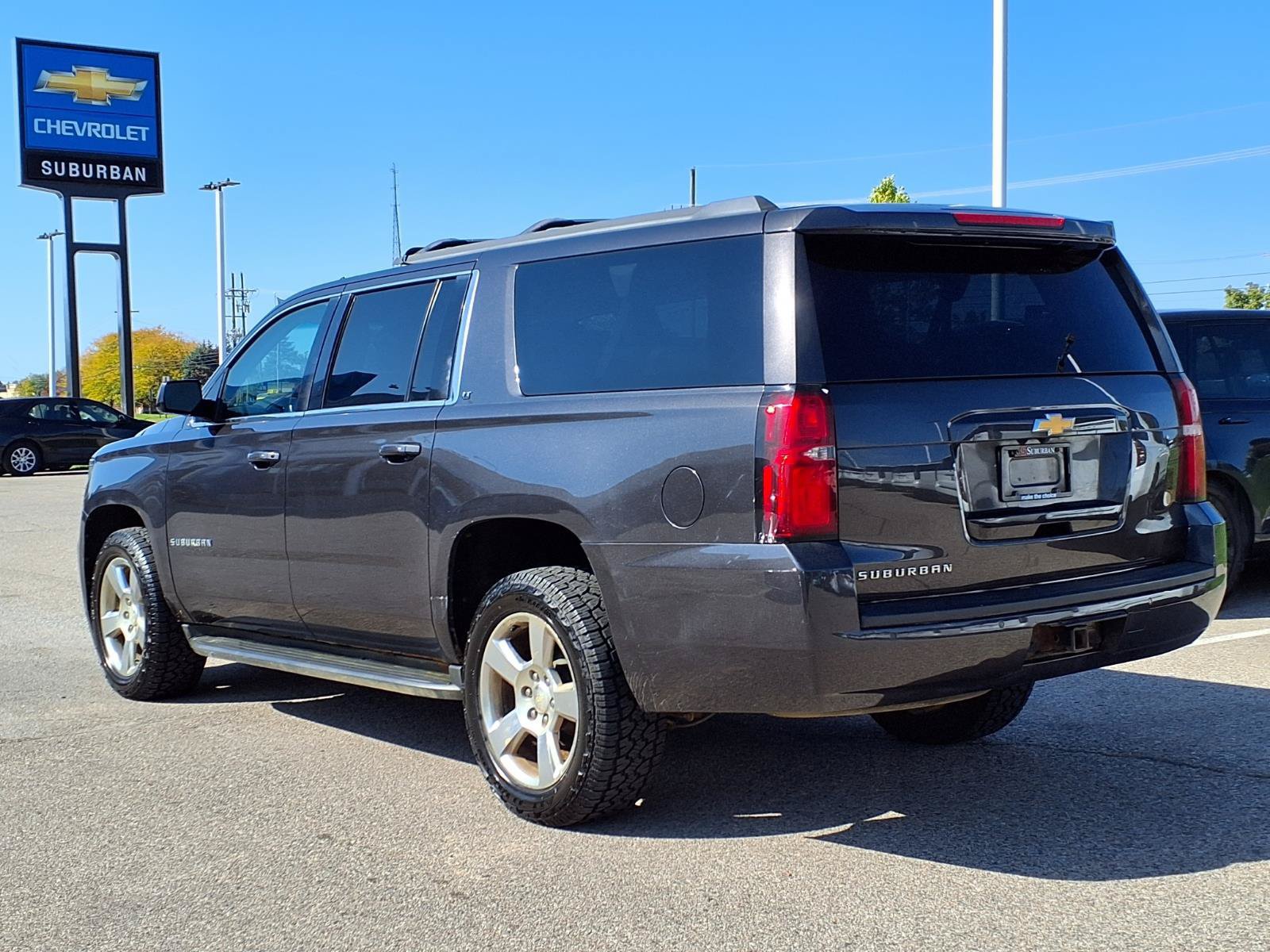 Used 2016 Chevrolet Suburban LT w/ Luxury Package AWD/4WD image 7