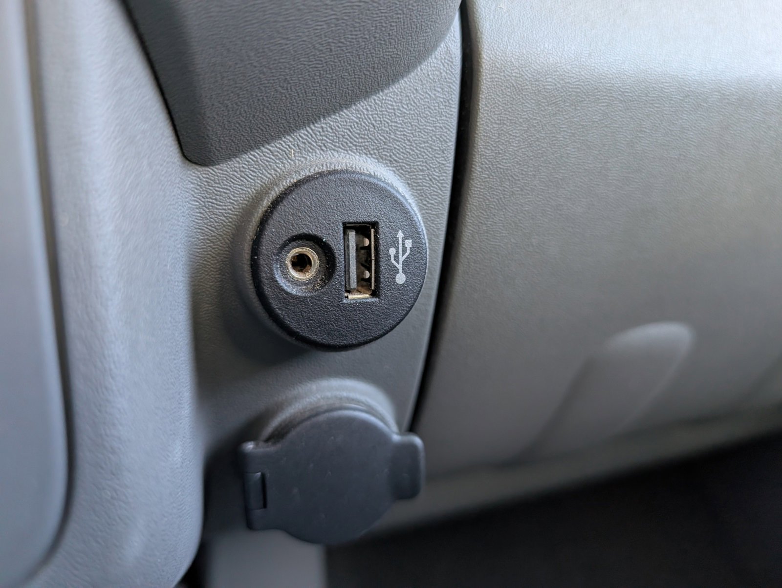 Used 2021 Nissan Frontier SV w/ Midnight Edition Floor Mats image 15