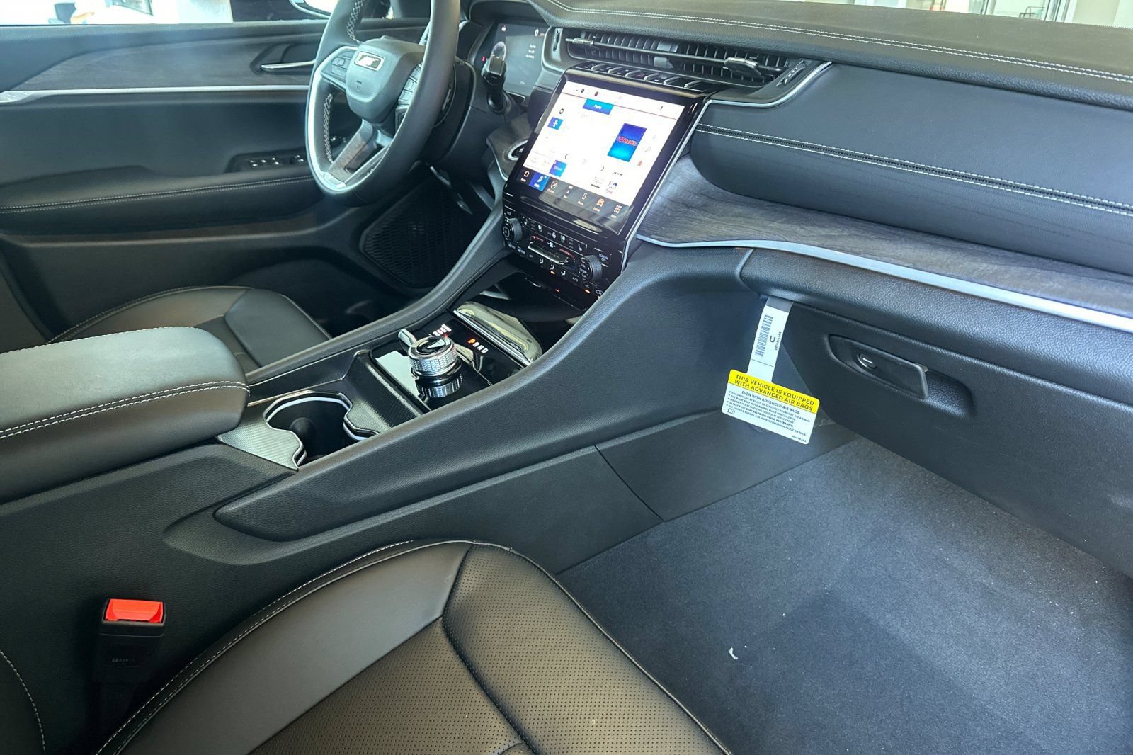 New 2025 Jeep Grand Cherokee Limited w/ Luxury Tech Group II AWD/4WD image 18