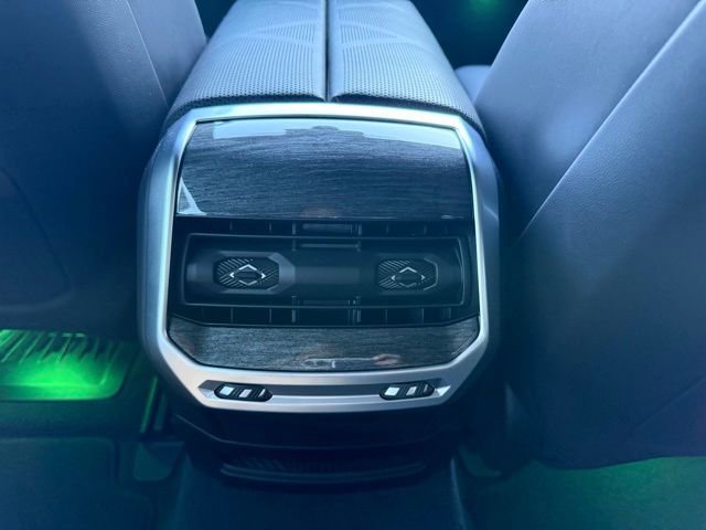 Used 2024 BMW 760i xDrive w/ Premium Package 2 image 29