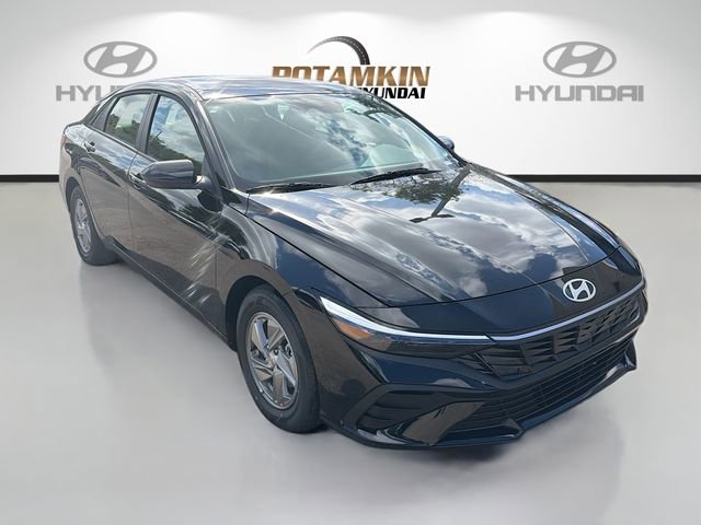 New 2026 Hyundai Elantra SE FWD image 3