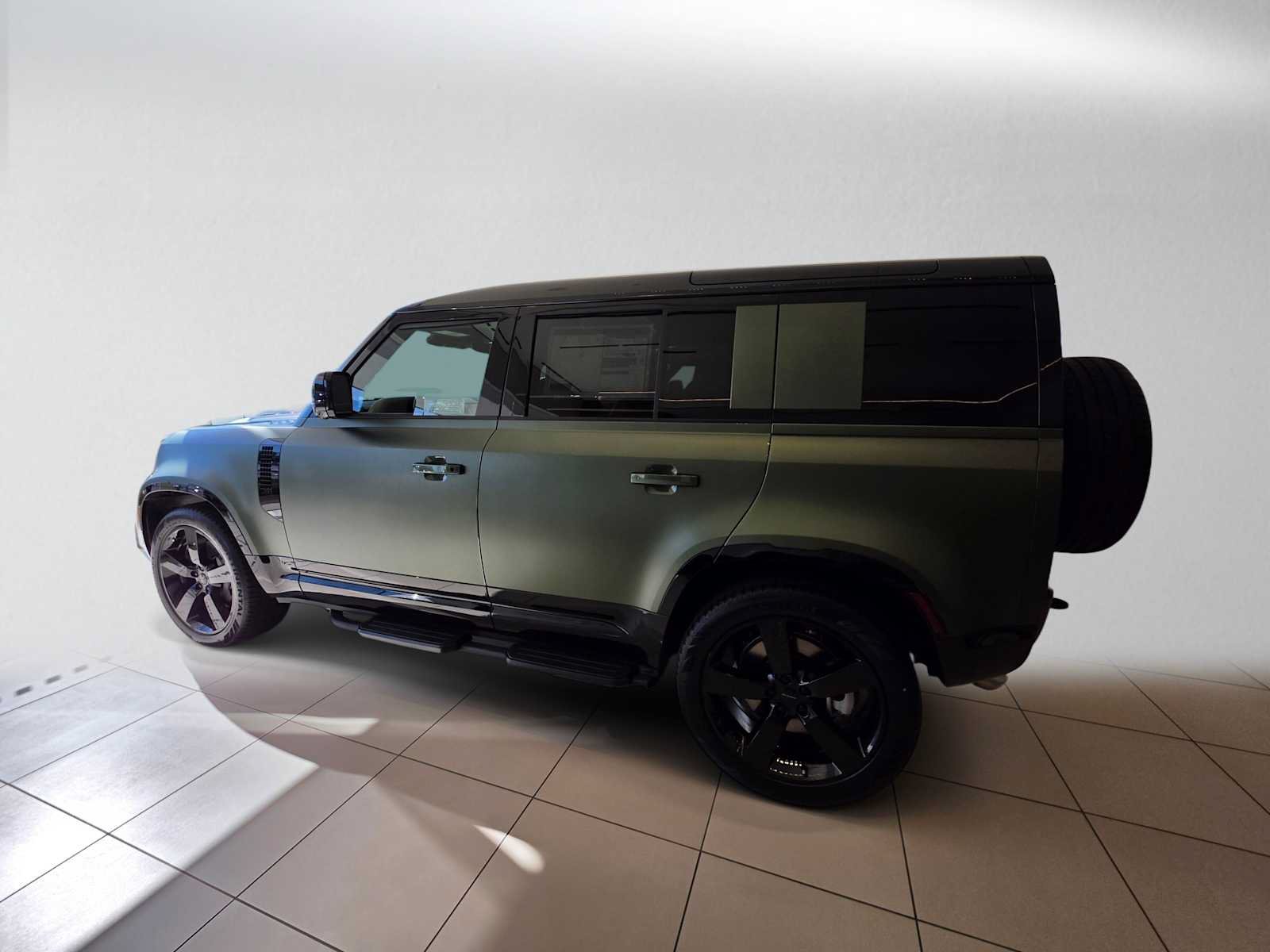New 2026 Land Rover Defender 110 X-Dynamic SE AWD/4WD image 2