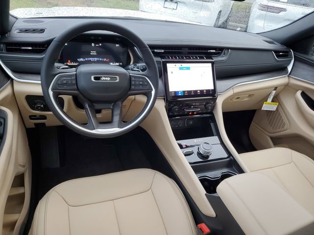 New 2025 Jeep Grand Cherokee L Limited w/ Black Appearance Package image 9