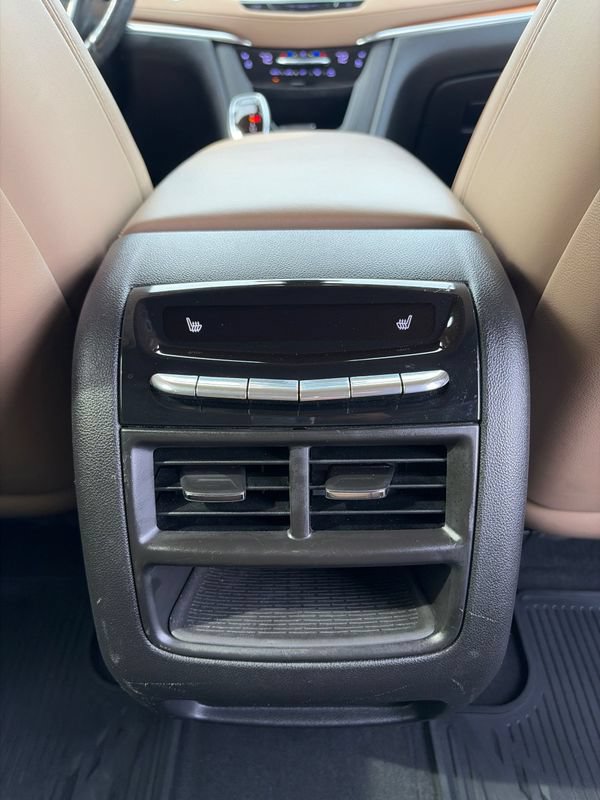 Used 2018 Cadillac XT5 Platinum w/ Driver Assist Package AWD/4WD image 16