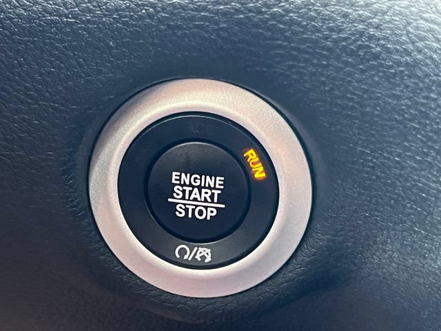 Used 2025 Chrysler Pacifica Select w/ Uconnect Theater Family Group AWD/4WD image 34