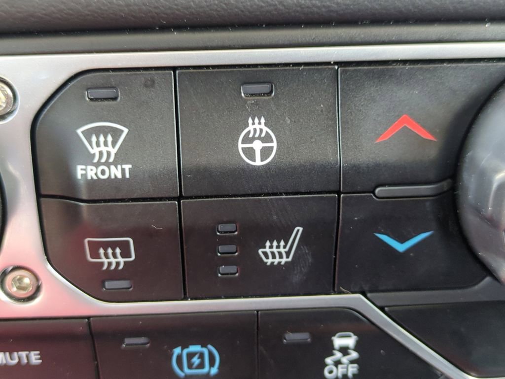 Used 2025 Jeep Wrangler Unlimited Sahara image 26