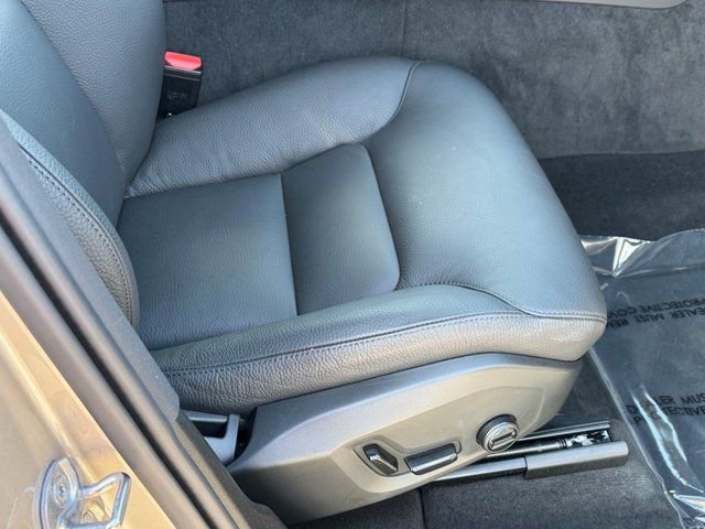 Used 2025 Volvo XC60 B5 Plus image 11