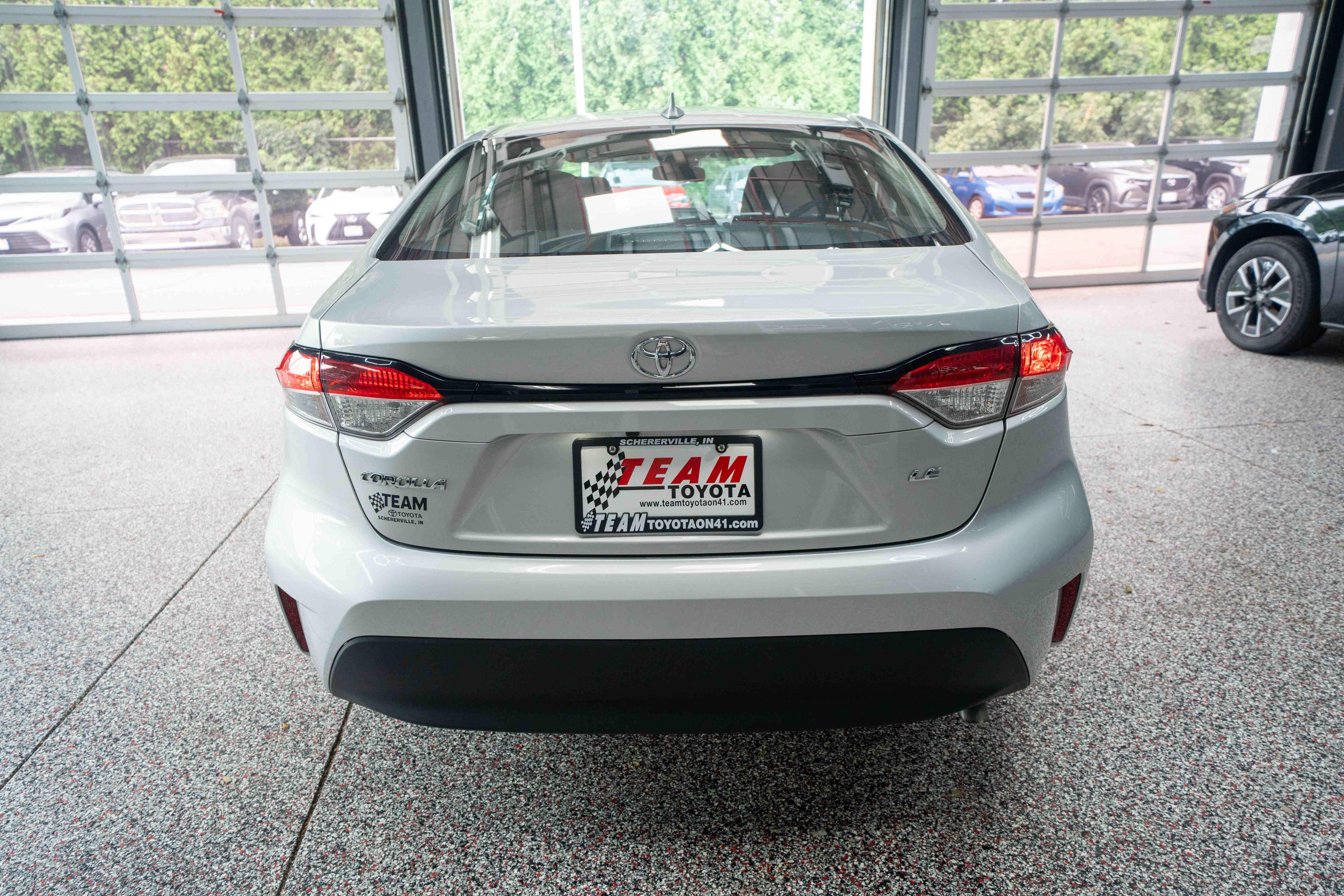 Used 2025 Toyota Corolla LE FWD image 3