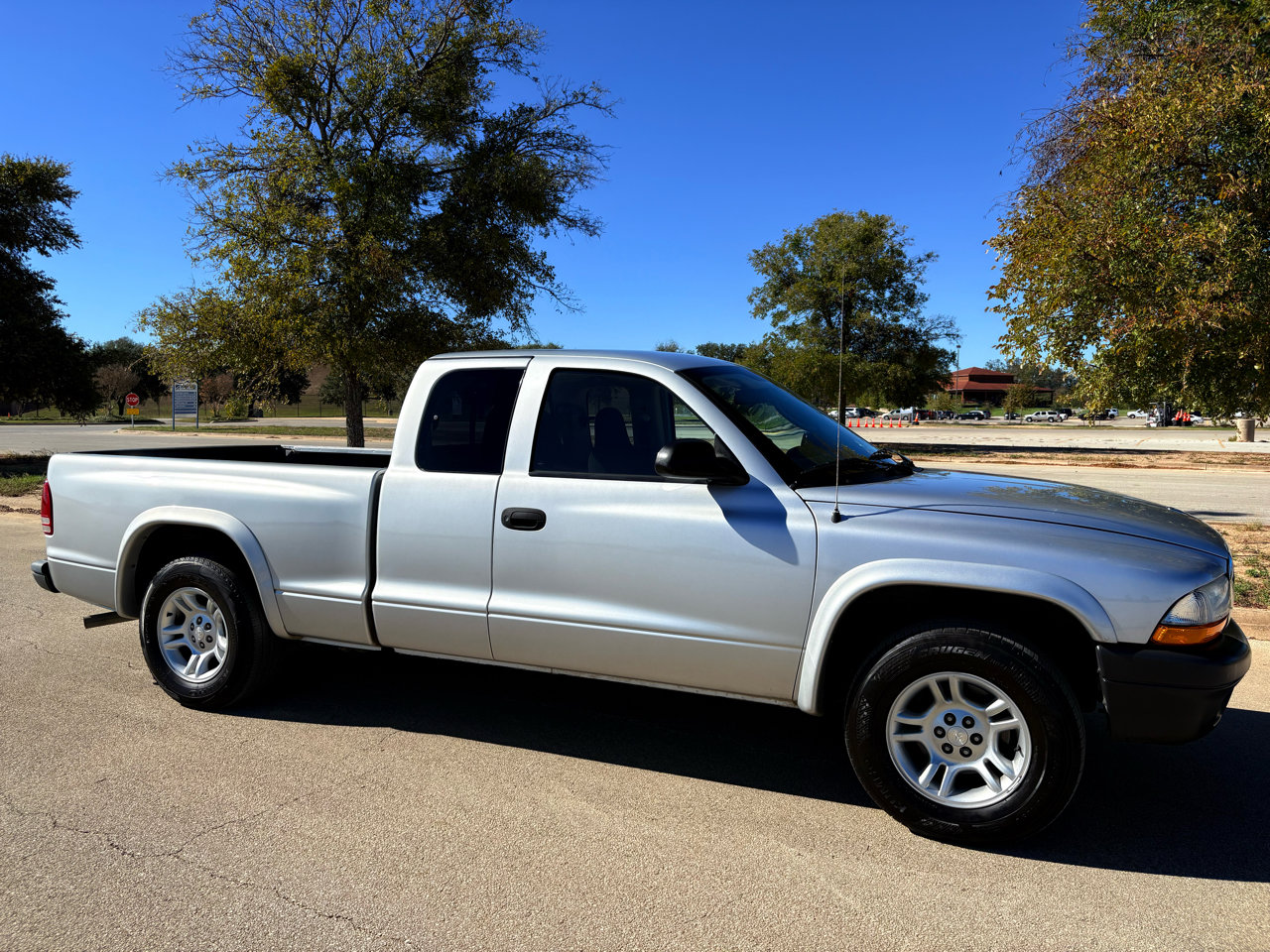 Used 2004 Dodge Dakota 2WD Club Cab w/ Tire & Handling Group image 47