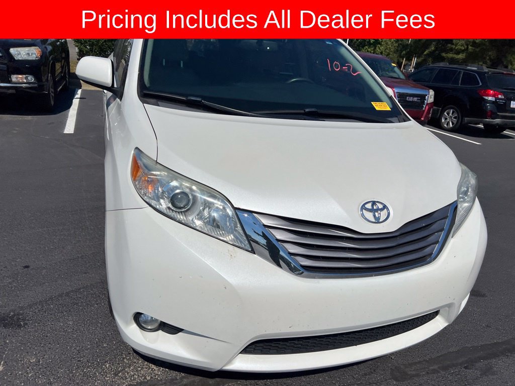 Used 2017 Toyota Sienna XLE FWD image 12