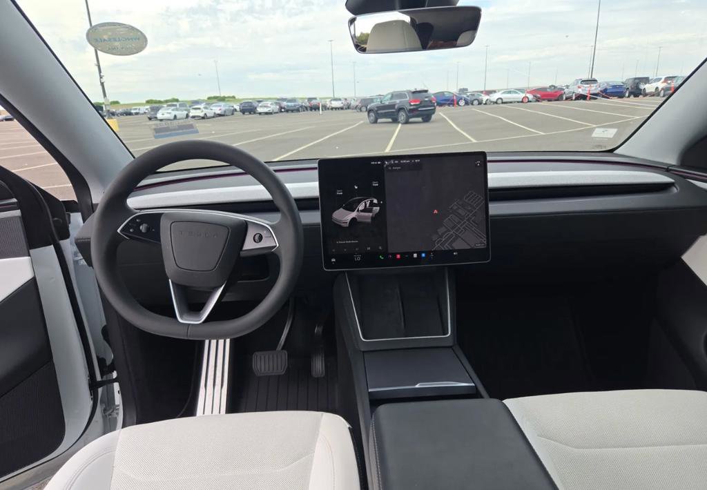 Used 2026 Tesla Model Y 2WD image 6