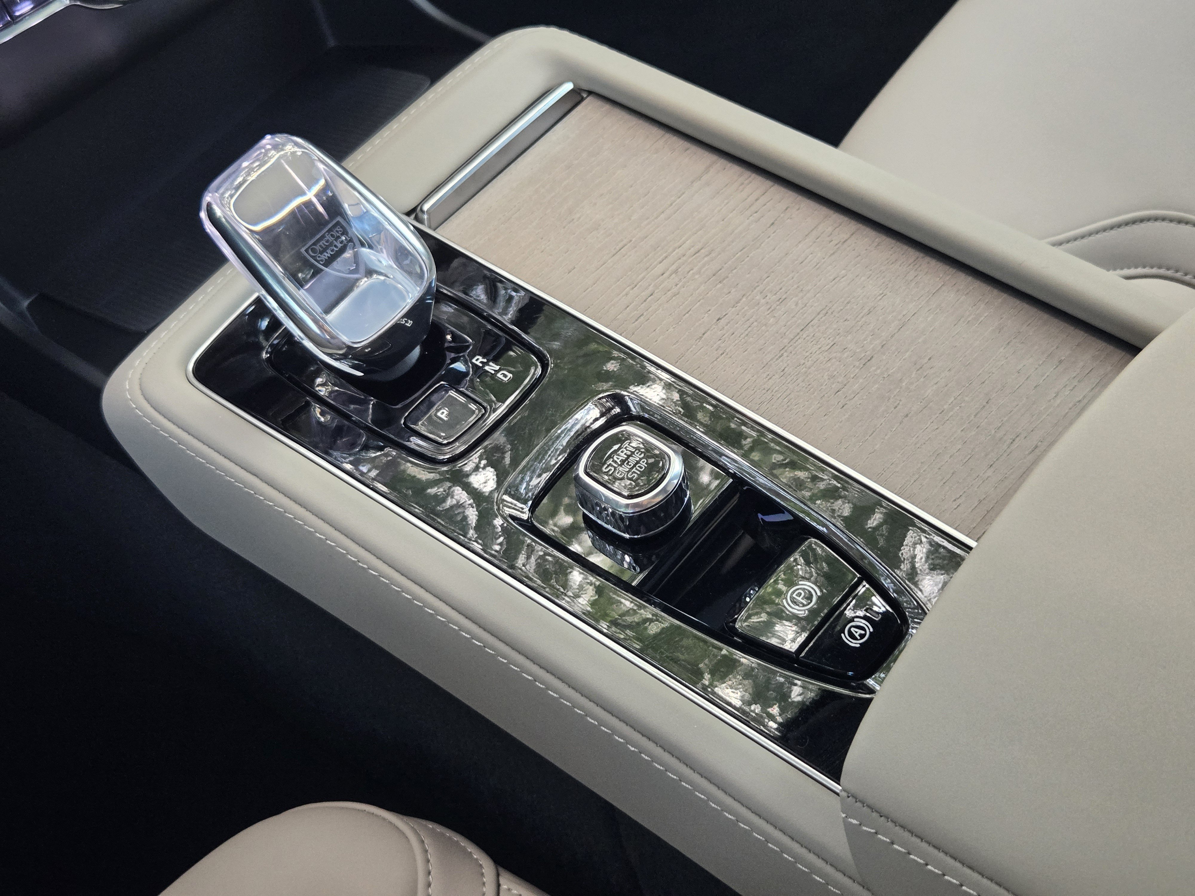 New 2026 Volvo XC90 B5 Plus w/ Protection Package Premier AWD/4WD image 16