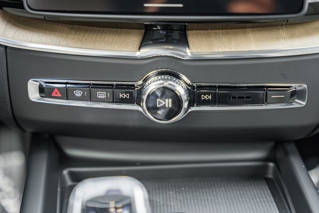 New 2026 Volvo XC60 B5 Plus w/ Protection Package Premier image 23